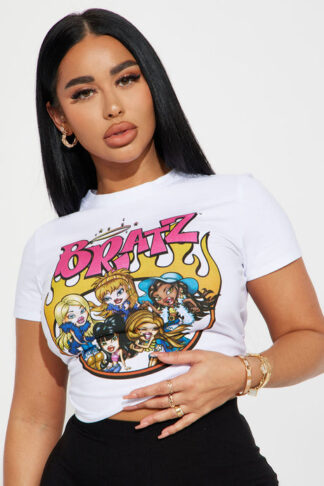 Remera gráfica corta con estampado de muñeca
