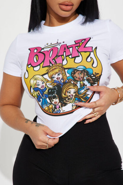 Remera gráfica corta con estampado de muñeca - Image 2