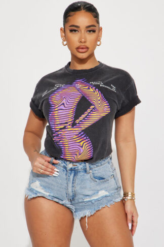 Remera lavado vintage con cuello redondo y manga corta