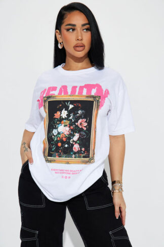 Remera con Estampa Gráfica Eterna Belleza