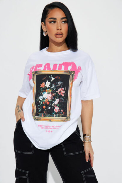 Remera con Estampa Gráfica Eterna Belleza