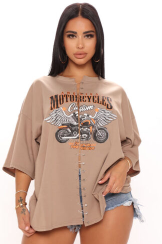 Camiseta Vintage Oversize con Detalle de Broche
